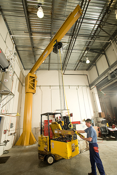 Jib crane used in forklift maintenance